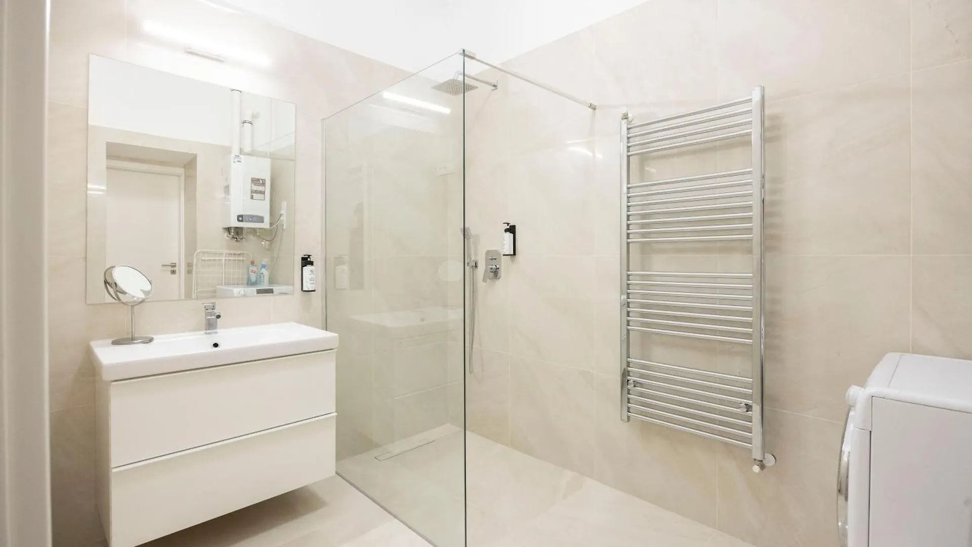 Cozy Central Leo Apartment In The Heart Of Budapest Ungheria